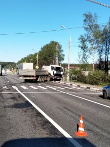 Авария возле кафе "Дорожный патруль" на трассе М-1