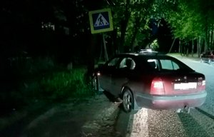 В Ярцеве девушка на иномарке врезалась в дорожный знак