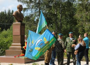 Десантнику № 1 Василию Маргелову в Ярцеве установили бюст № 2