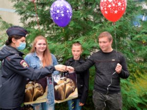 В Ярцевском районе полицейские помогли пойти учиться первоклашке Алине