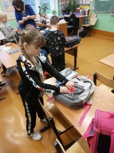 В школах Ярцевского района Госавтоинспекция проводит мастер-классы по изготовлению световозвращателей