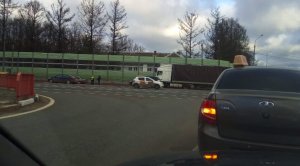 «В лобовом торчит перила»: на трассе в Смоленской области случилось серьёзное ДТП
