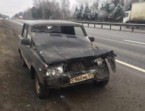 На трассе в Смоленской области жёстко столкнулись фура и легковушка