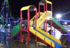 В Пионерном появилась новая горка для катания детей