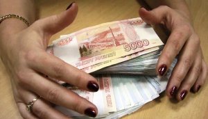 Присваивали деньги, пользуясь служебным положением