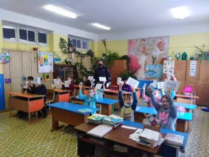 Познавательный урок по безопасности дорожного движения провели дорожные полицейские для учащихся начальных классов