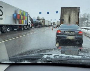 В Ярцеве авария с фурами собрала пробку