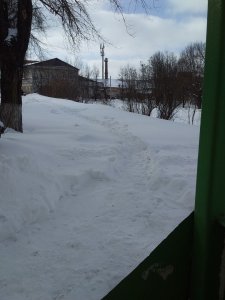 Экономия за счёт горожан. "Чистый город" снижает издержки, не убирает снег с тротуаров.