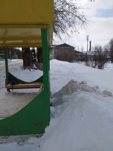 Экономия за счёт горожан. "Чистый город" снижает издержки, не убирает снег с тротуаров.