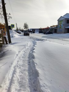 Экономия за счёт горожан. "Чистый город" снижает издержки, не убирает снег с тротуаров.