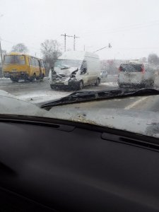 На Трассе столкунулся микроавтобус со школьным автоусом в районе поворота на Михейково