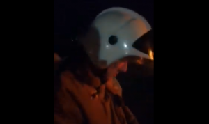 Загоревшийся дом в Ярцево попал на видео