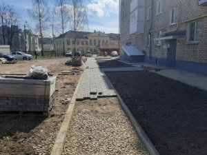Администрация района проконтролировала ход ремонта дворовых и общественных территорий