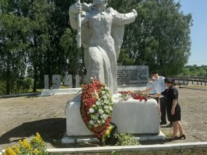 В Ярцево сотрудники полиции поддержали акцию «Я помню! Я горжусь! Служу России!»