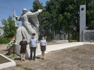В Ярцево сотрудники полиции поддержали акцию «Я помню! Я горжусь! Служу России!»