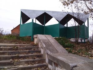 Не поперек, а вдоль