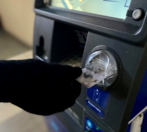 В Ярцево полицейские задержали подозреваемого в хищении денежных средств с банковской карты
