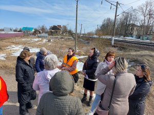 Смоленской транспортной прокуратурой проведено разъяснение правил безопасности на объектах железнодорожного транспорта жителям города Ярцево Смоленской области