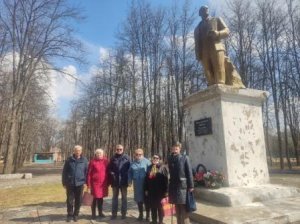 Возложение венков к памятнику В.И.Ленину