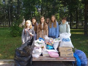 Пока дети охраняют природу, взрослые совсем наоборот...