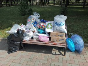 Пока дети охраняют природу, взрослые совсем наоборот...