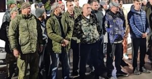 Вернитесь живыми, земляки! Помогай вам Бог!