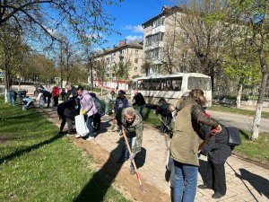 В апреле проходил месячник по уборке города