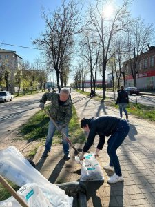 В апреле проходил месячник по уборке города