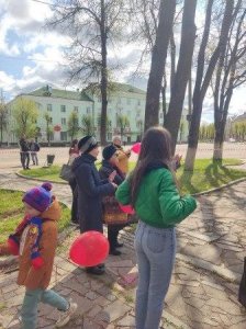 Первомайский митинг на площади Победы