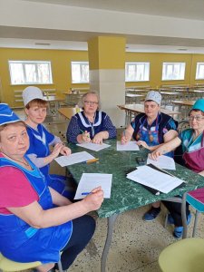 Кто будет кормить школьников?