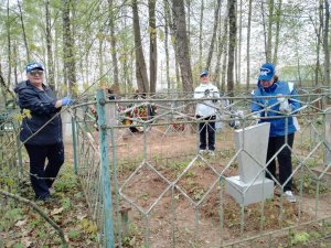 Акция по благоустройству мест захоронения фронтовиков