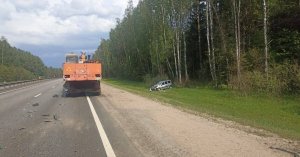 Экскаватор искорежил Ладу