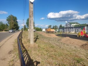 КАМАЗ раскурочил ограждение в сквере