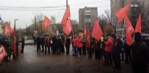 По всей стране прошли парады в честь 106 лет Великой Октябрьской Революции.