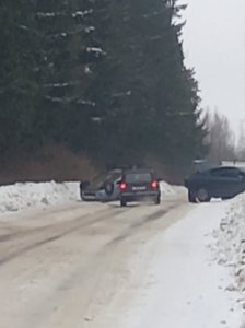 На Красном Молоте перевернулась машина