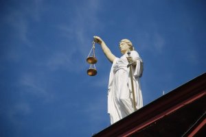 Суд приговорил хозяйку притона к условному сроку