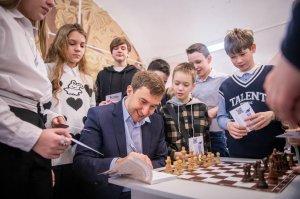 Во всех районах Смоленской области откроются шахматные клубы Сергея Карякина