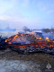 В Ярцевском районе сгорела баня. Остались одни головешки.