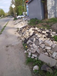 Мусор напротив полиции