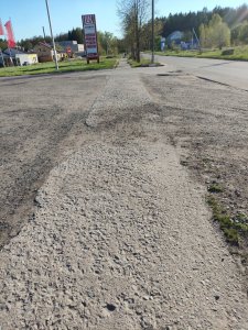 Вместо того, чтобы отремонтировать автобусный павильон, его убрали