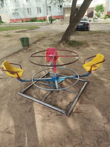 У семи нянек - дитя без глазу. Детские площадки и чиновники